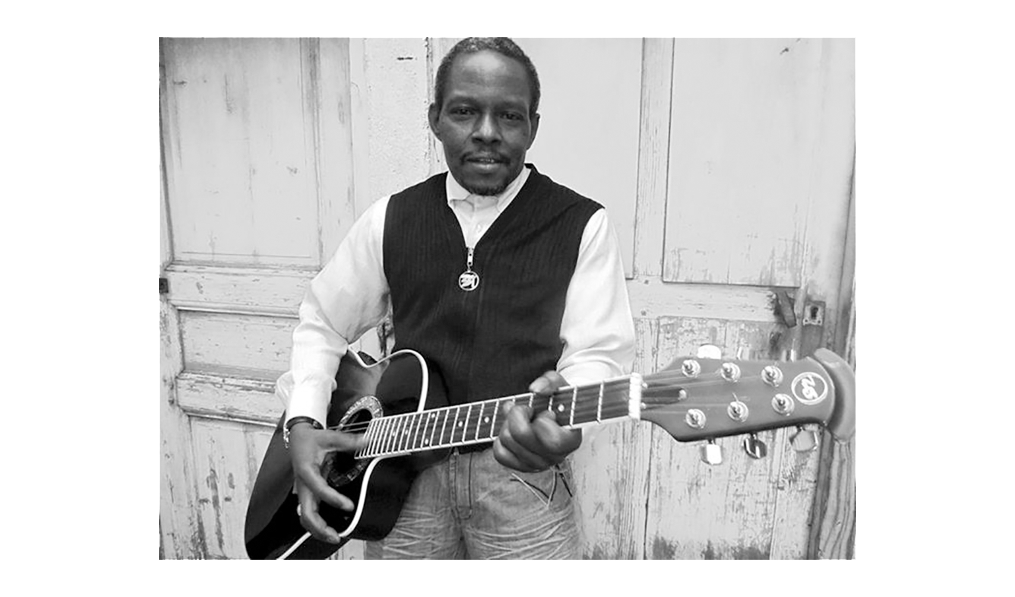 Yves Demukuse à la guitare
